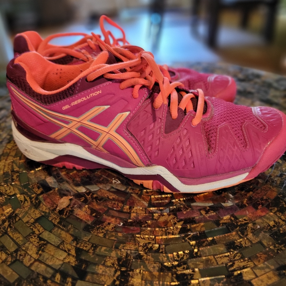 Asics gel resolution tennis shoes